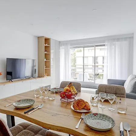 Apartment Au Coeur De Paris, Architecturale Et Elegante